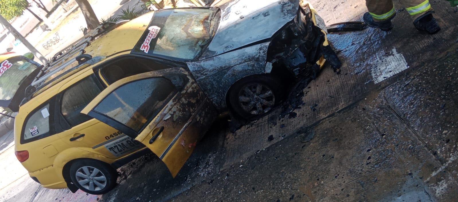 Taxi incendiado