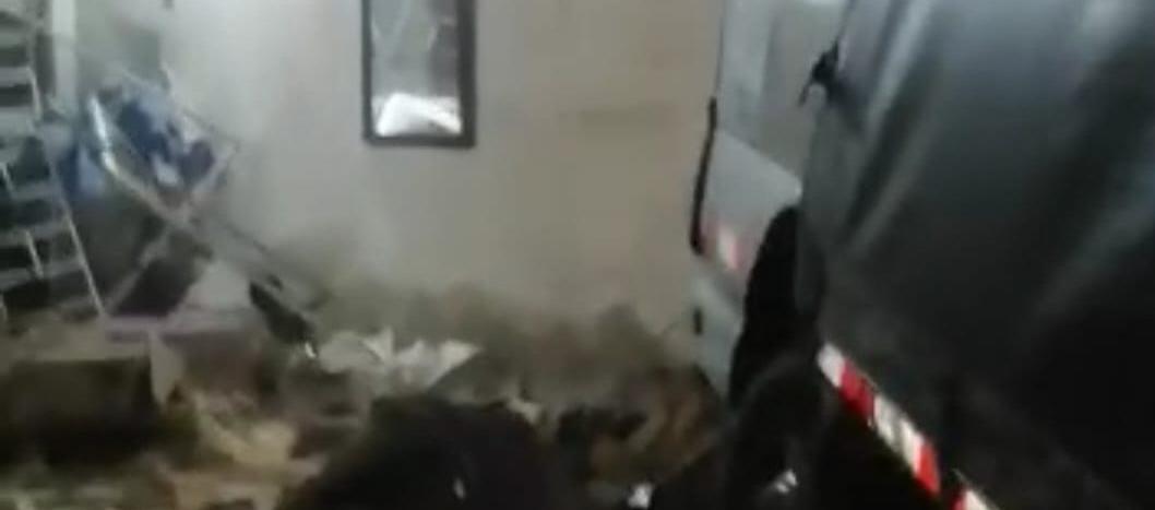 Mujer murió y su hijo resultó herido al estrellarse camión contra su casa en Cartagena