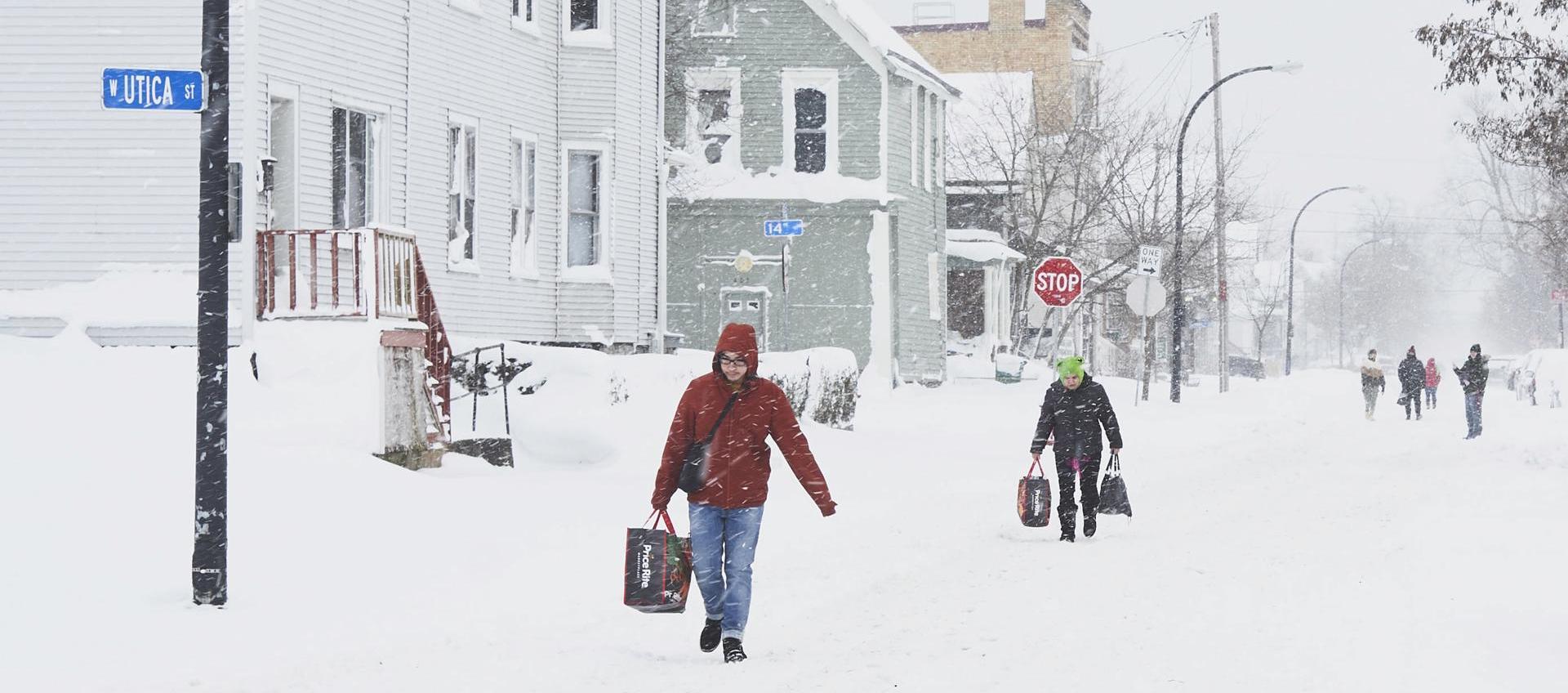 Vista de los efectos de una tormenta de invierno masiva en Búfalo, Nueva York