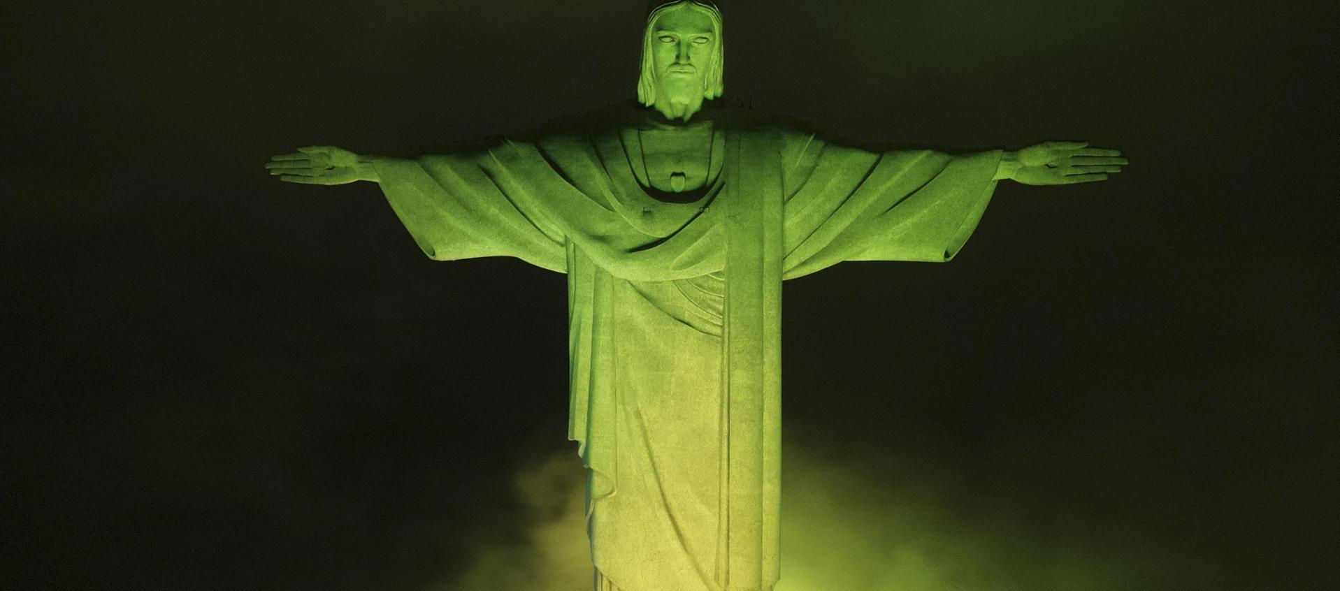 El Cristo Redentor esta noche de jueves.