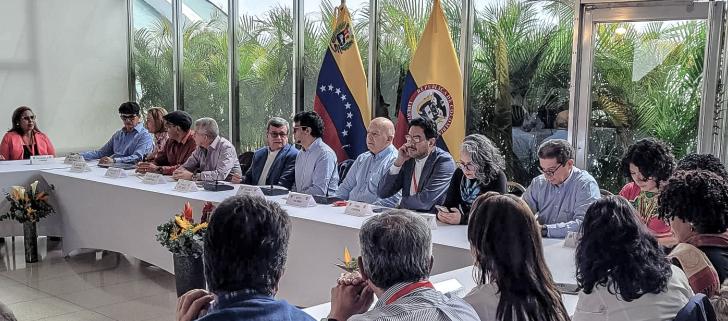 Instalación mesa de diálogo en Caracas.