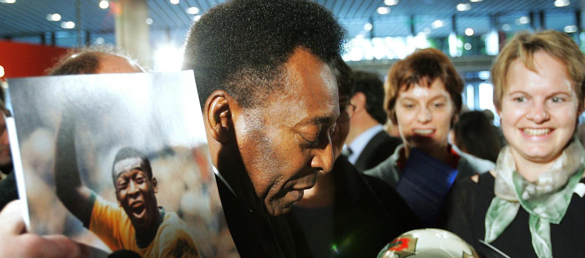 Pelé en una visita a Lausana (Suiza), en 2004.