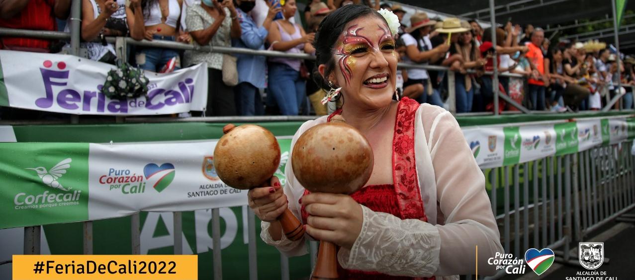 El desfile de bailadores de salsa recorre 1,5 kilómetros.
