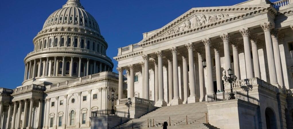 Cúpula del Senado y el Capitolio de EE.UU.