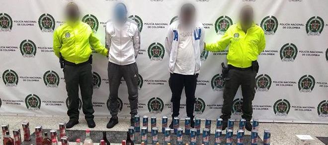 Licor adulterado decomisado por la Policía.
