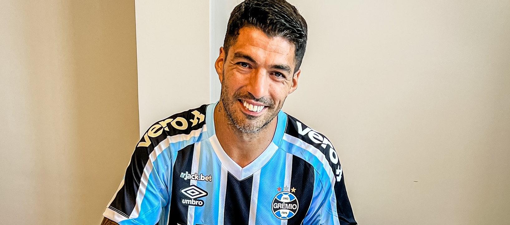 Luis Suárez firmó contrato por dos años con Gremio.