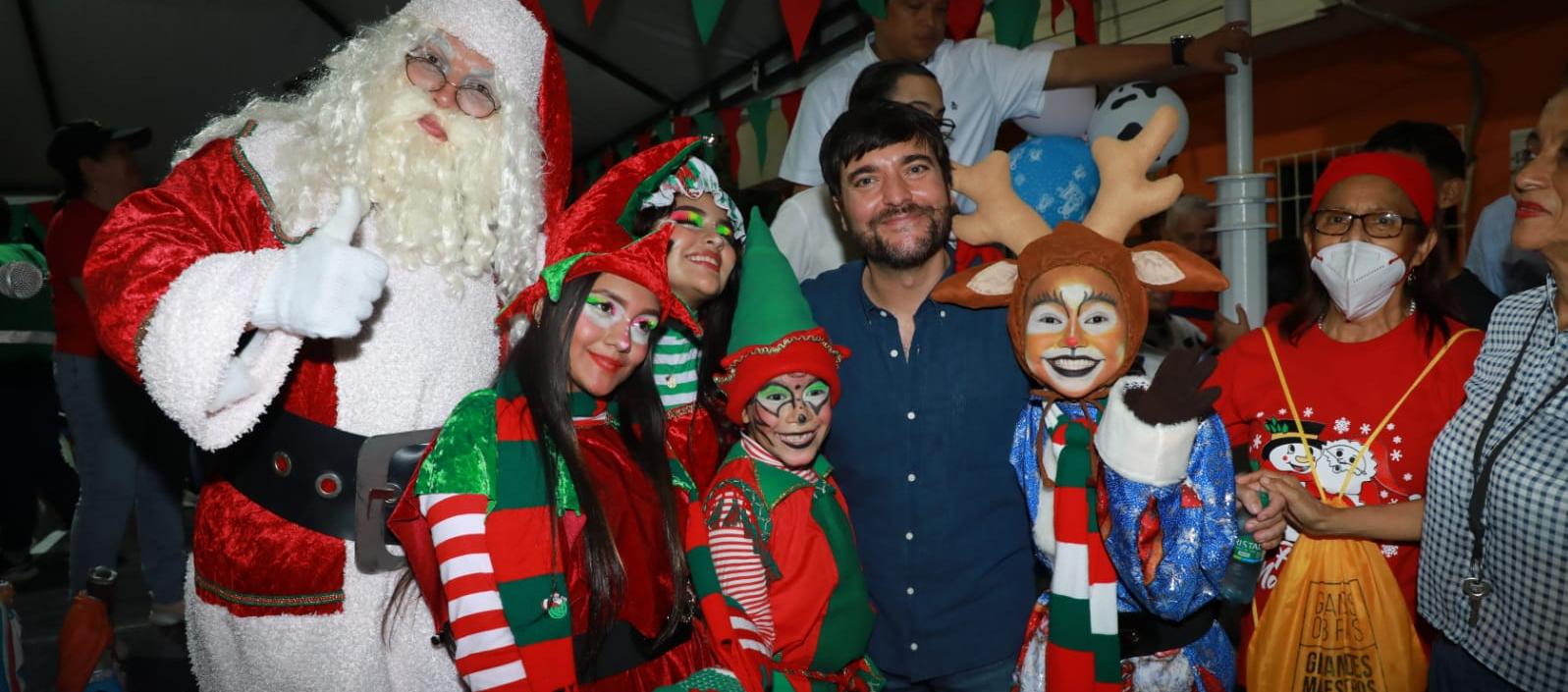 El alcalde Pumarejo en la inauguración del Parque Universal, que fue una noche mágica de Navidad.