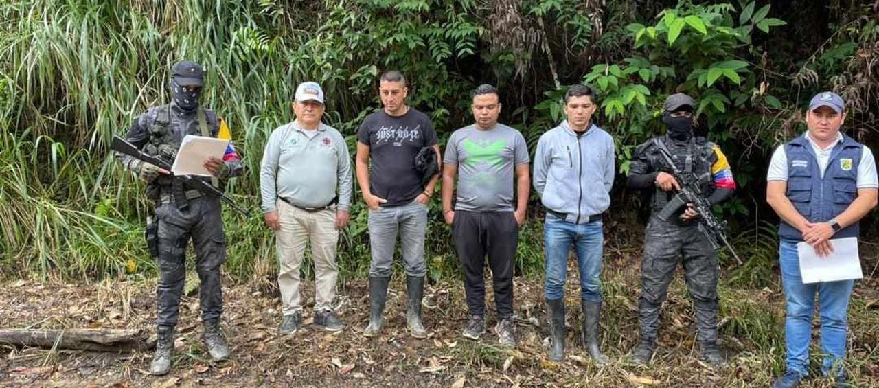 Policías liberados. 