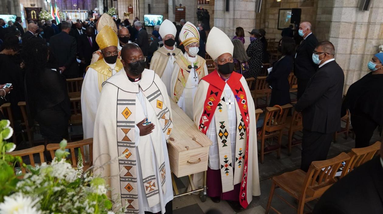 Ataúd de Desmond Tutu, premio Nobel de paz. 