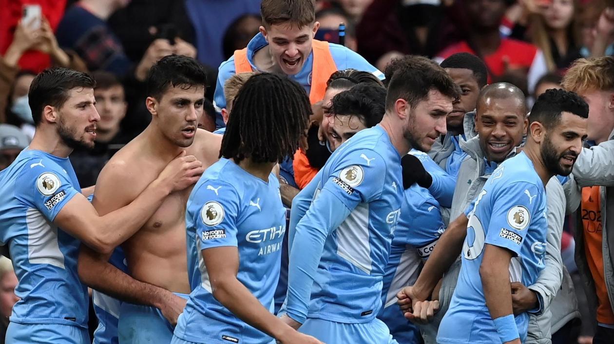 Rodri celebra con sus compañeros. 