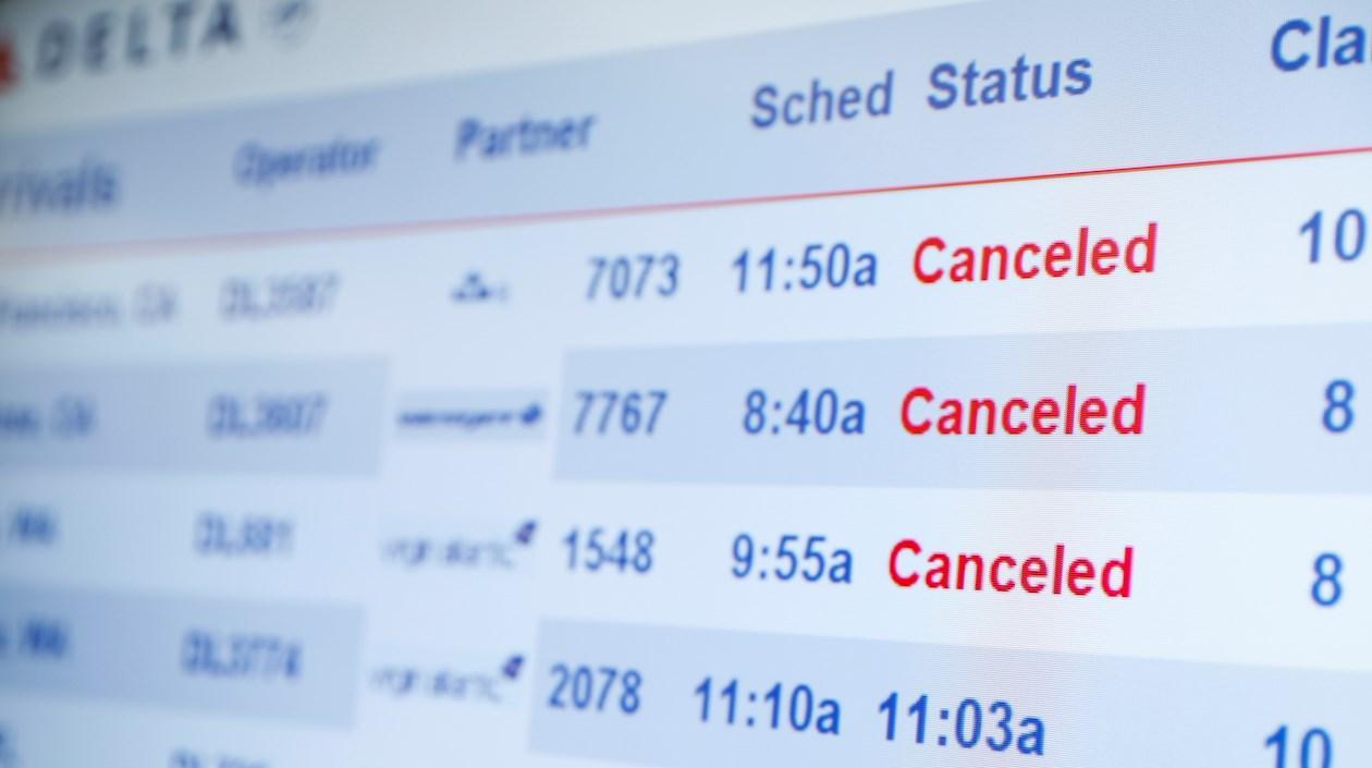 La pantalla del estado de los vuelos en el Aeropuerto Internacional de Los Angeles