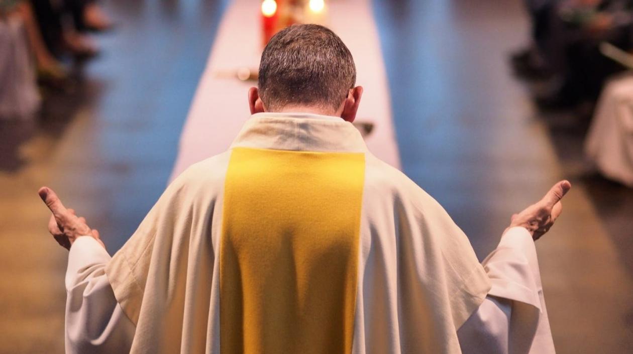 Sacerdote, imagen referencial.