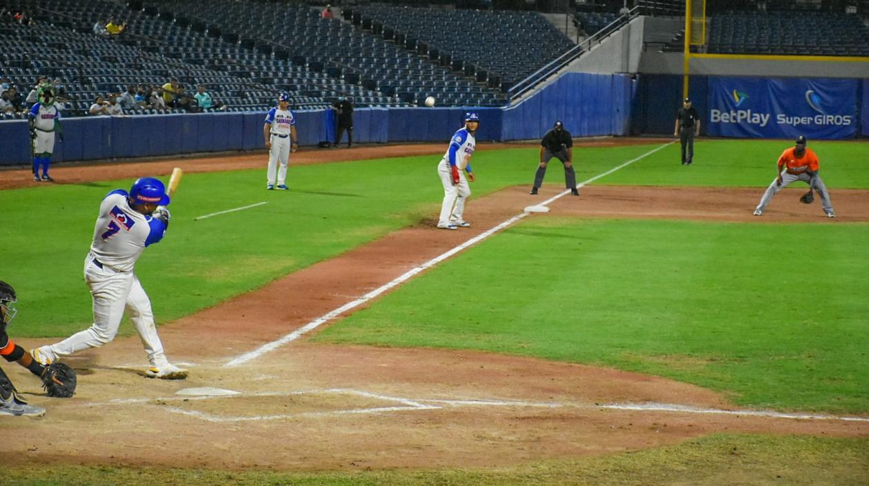 Carlos Martínez sacude hit impulsador de Harold Ramírez.