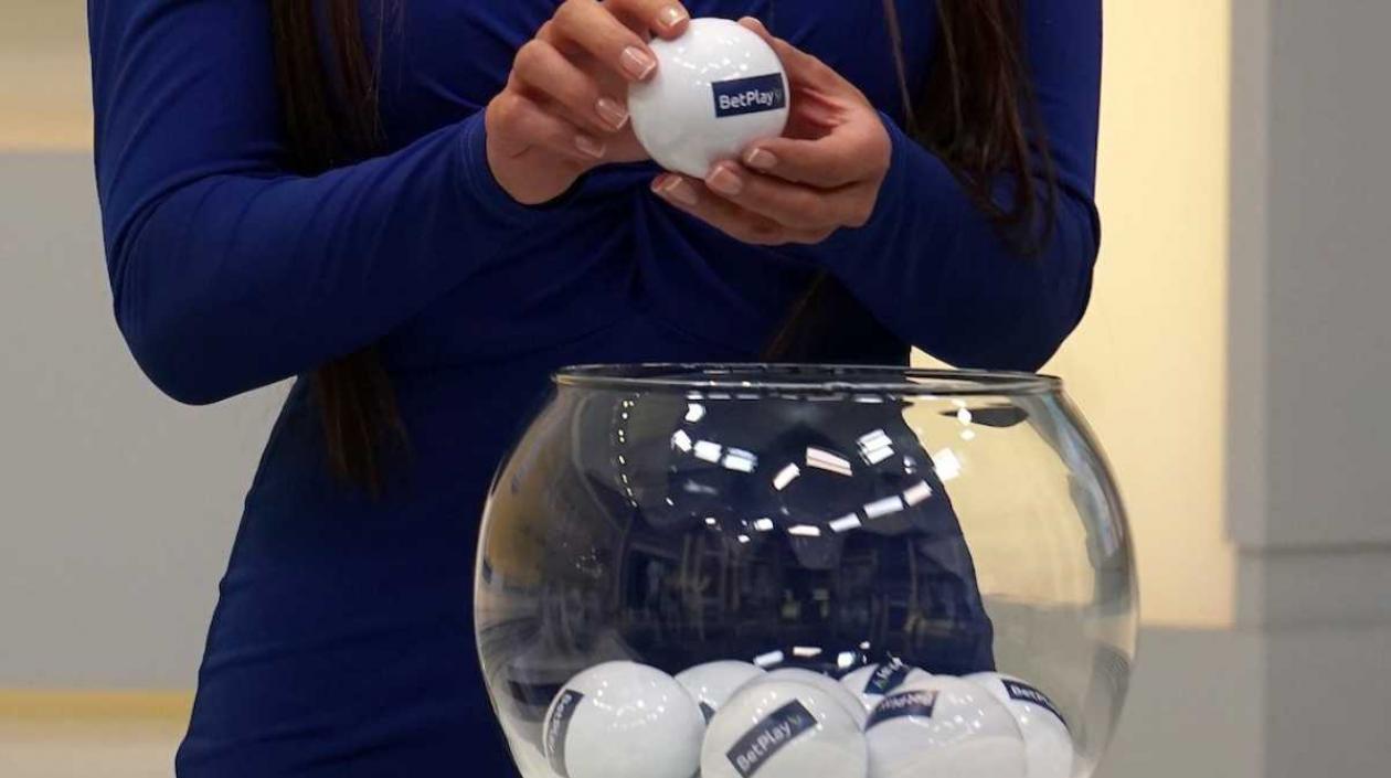 Sorteo de una de las competencias de la Dimayor. 