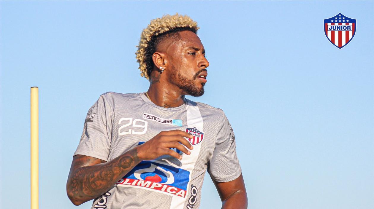 Omar Albornoz en su primer entrenamiento con Junior. 