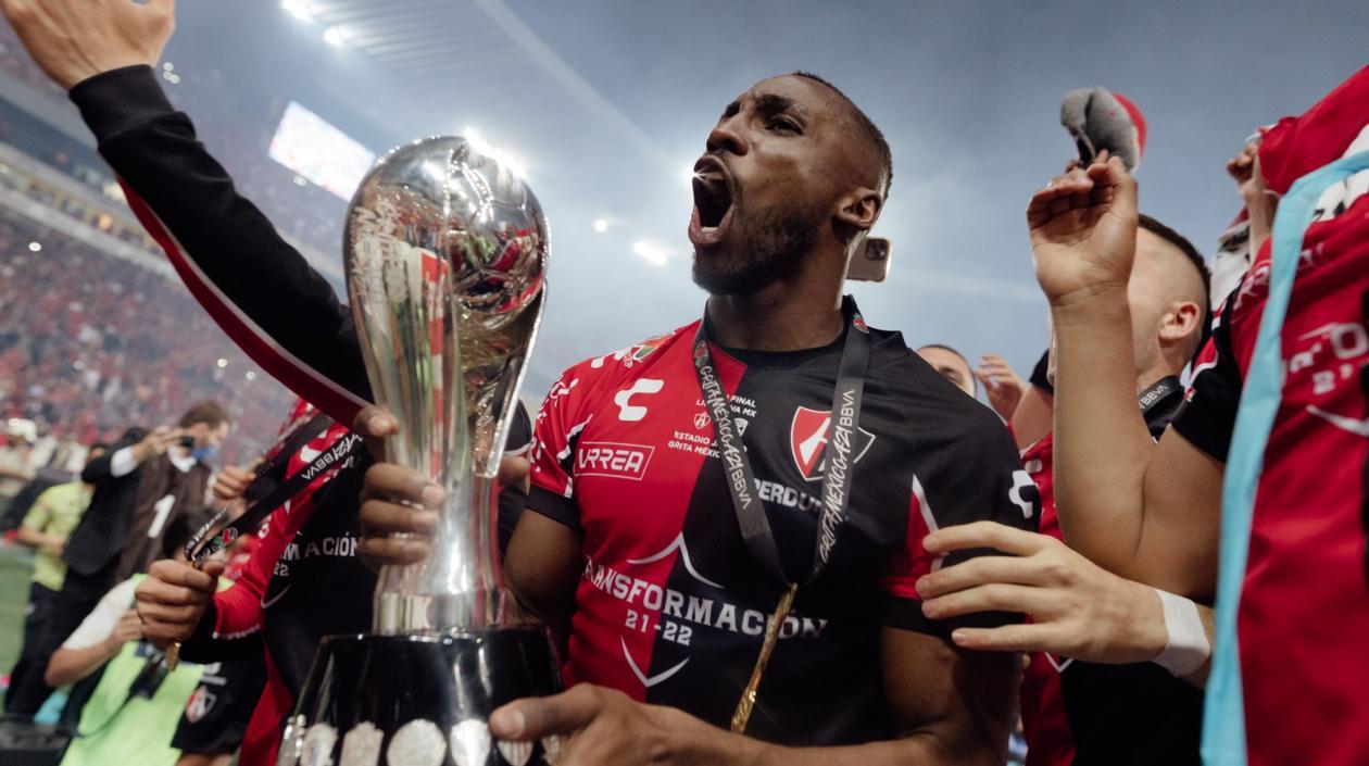 Julián Quiñones, delantero colombiano. 