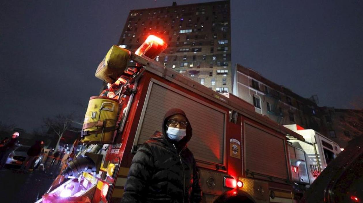 Cuerpo de Bomberos trabajando en la extinción del fuego