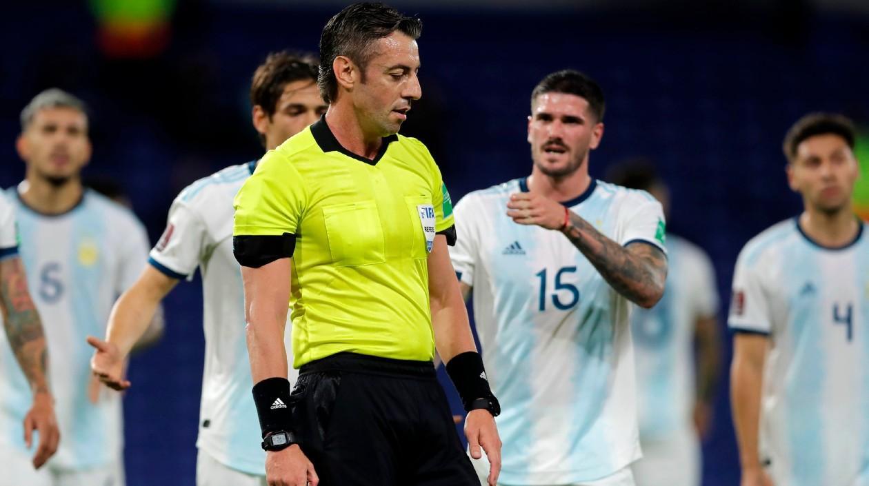 Rapahael Claus, árbitro brasileño. 