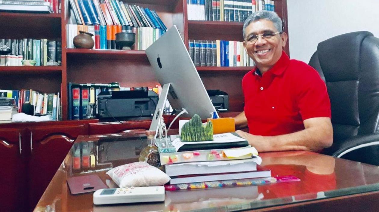 Donaldo Antonio Duica Granados, magíster en Derecho..