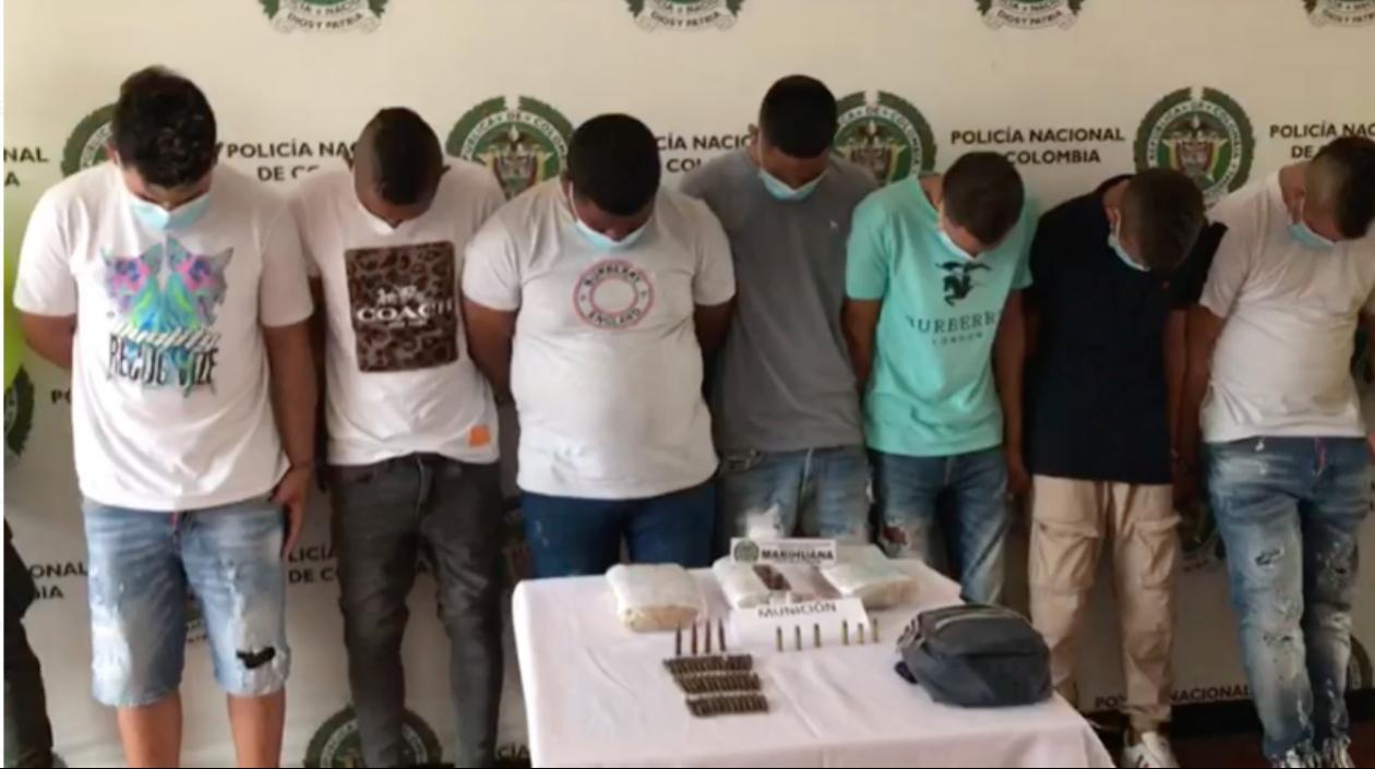 Los siete capturados en el operativo. 