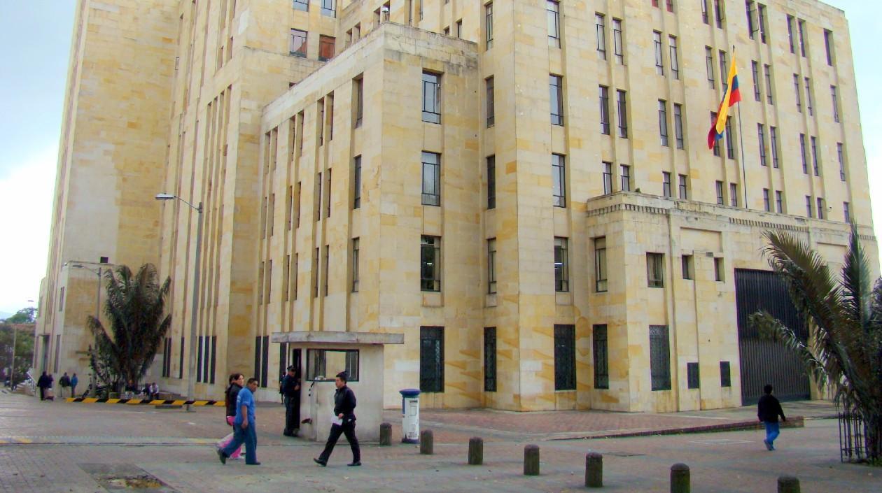 Fachada del Ministerio de Hacienda de Colombia. 