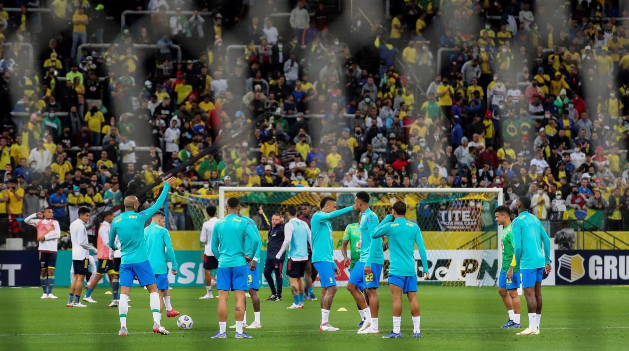 Estadio de Sao Paulo con público. 