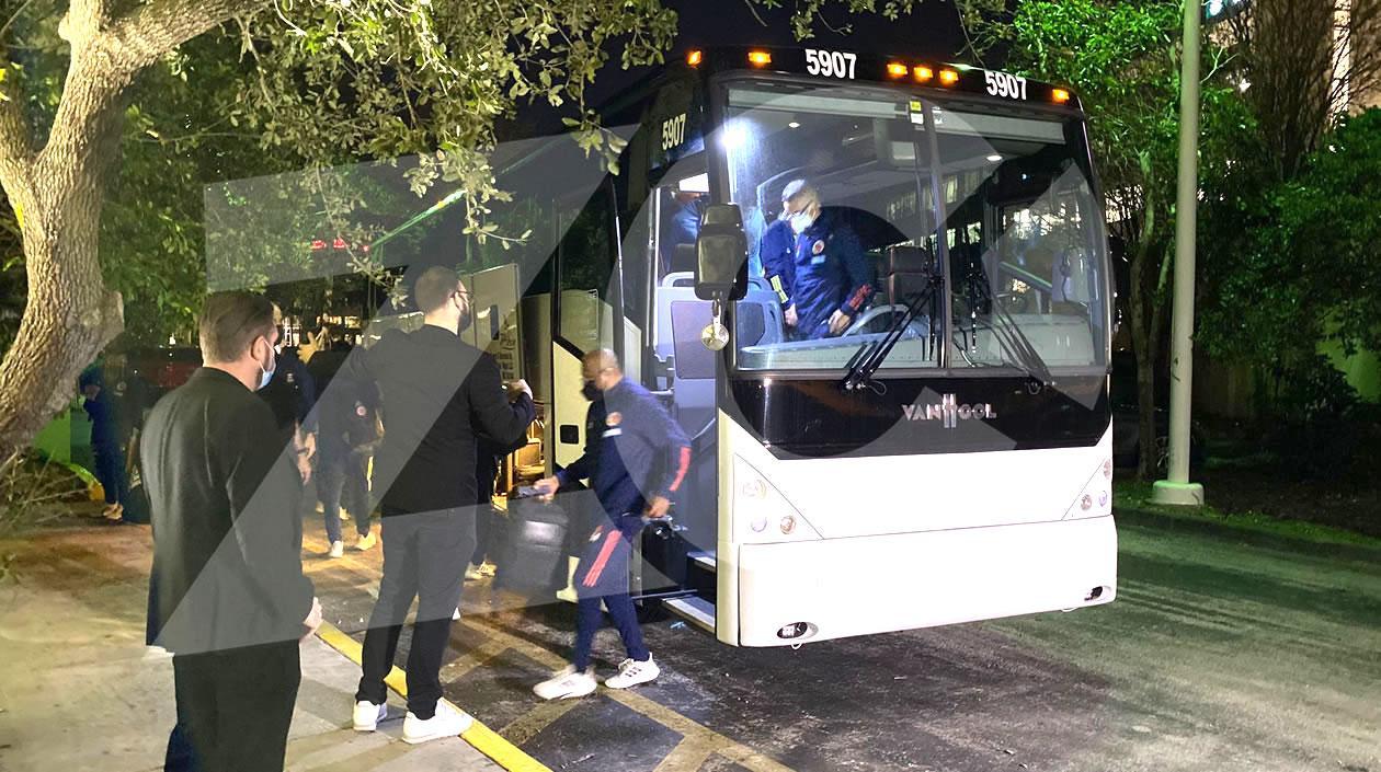 Llegada de la tricolor al sitio de concentración.