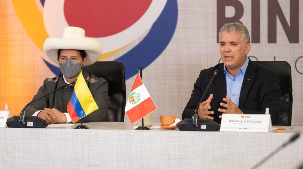 Pedro Castillo e Iván Duque.