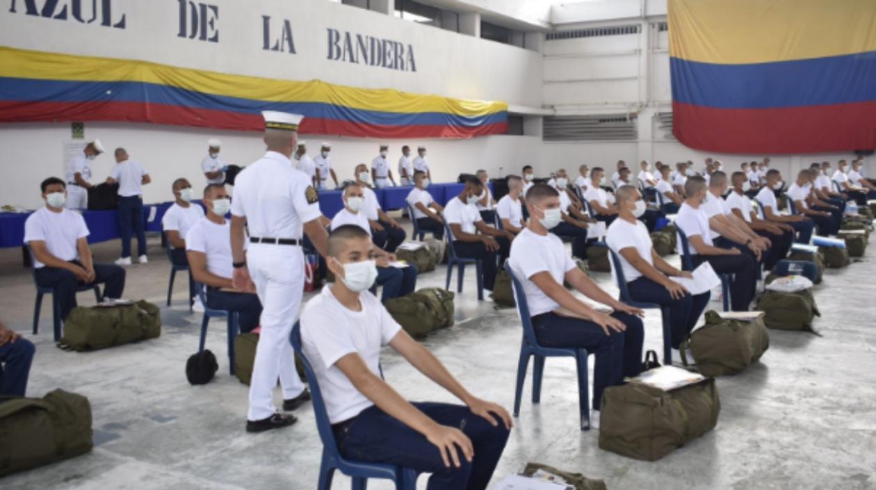 Jóvenes en la Escuela Naval. 