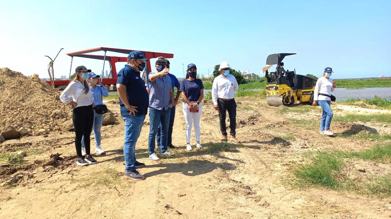 El Alcalde Jaime Pumarejo y el Gerente de ADI Alberto Salah en el Malecón La Loma.