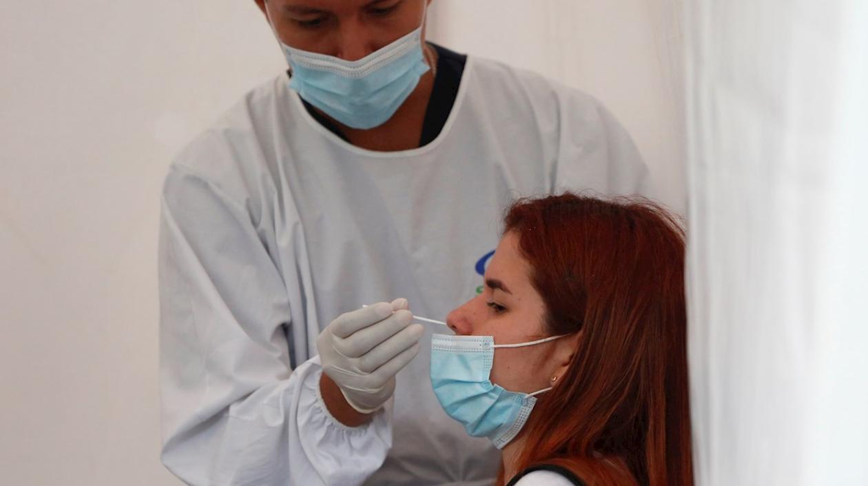 Variante ómicron supera los 200 casos en Colombia.