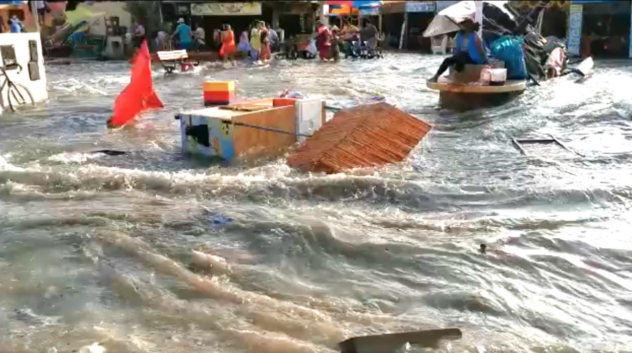 Estragos causado por un tsunami menor en Chile y Perú.