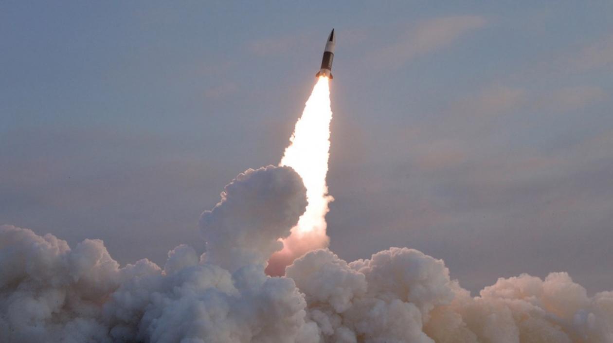 Corea del Norte informó hoy que probó en la víspera dos proyectiles tácticos guiados.