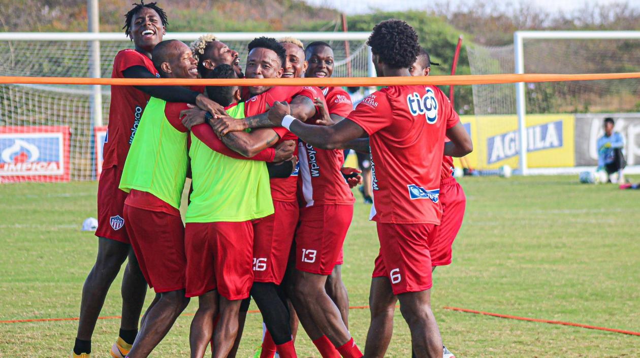 Jugadores de Junior durante un entrenamiento. 