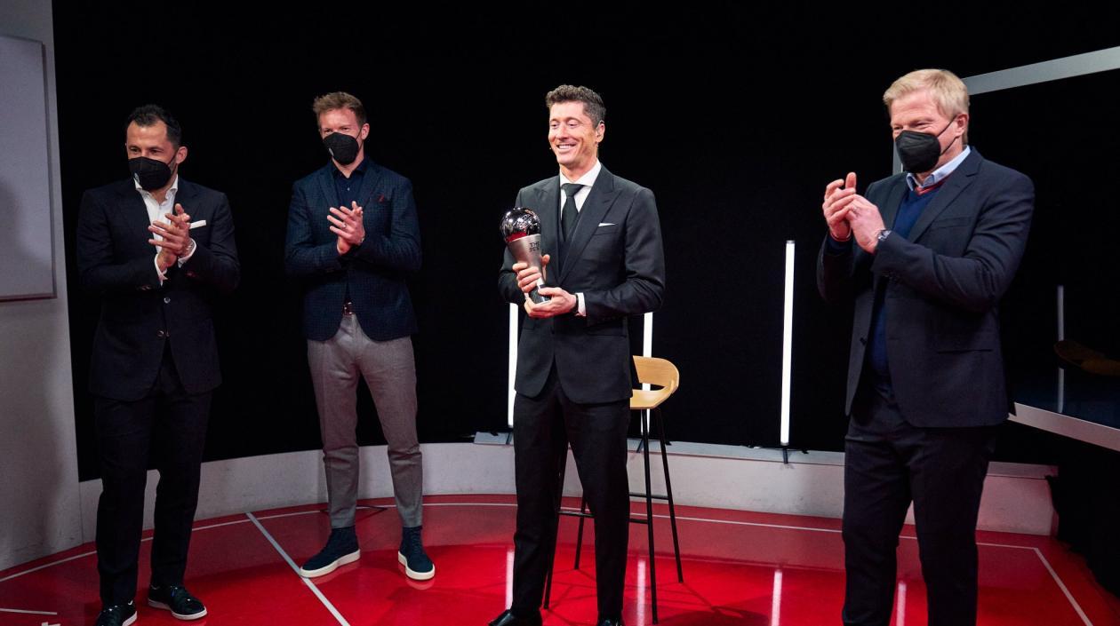 Robert Lewandowski gana el premio The Best. 