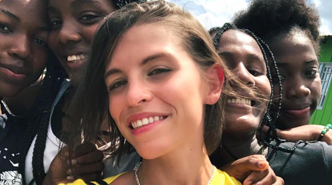 La candidata Viviana Vargas Vives con un grupo de simpatizantes.