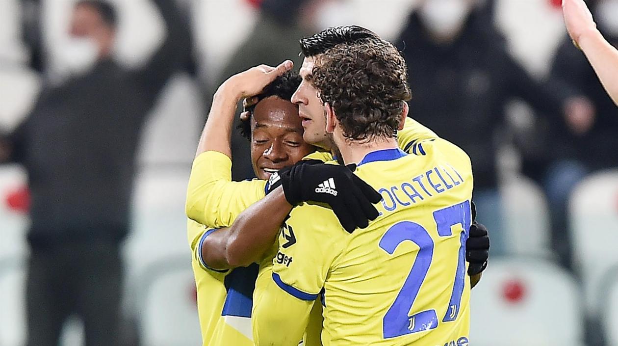 Juan Guillermo Cuadrado festeja su gol de tiro libre. 