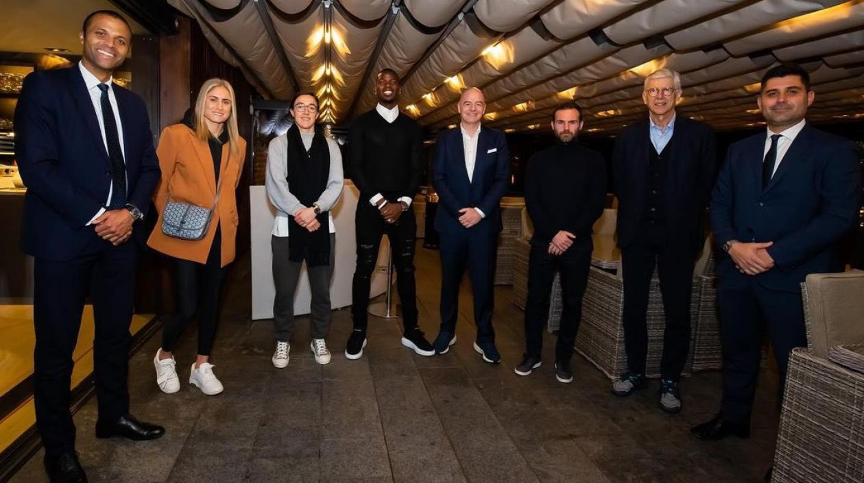 Gianni Infantino con los representantes de los jugadores. 