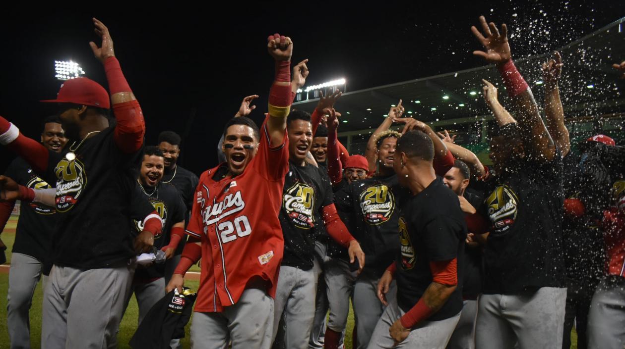 Los Criollos celebran el título. 