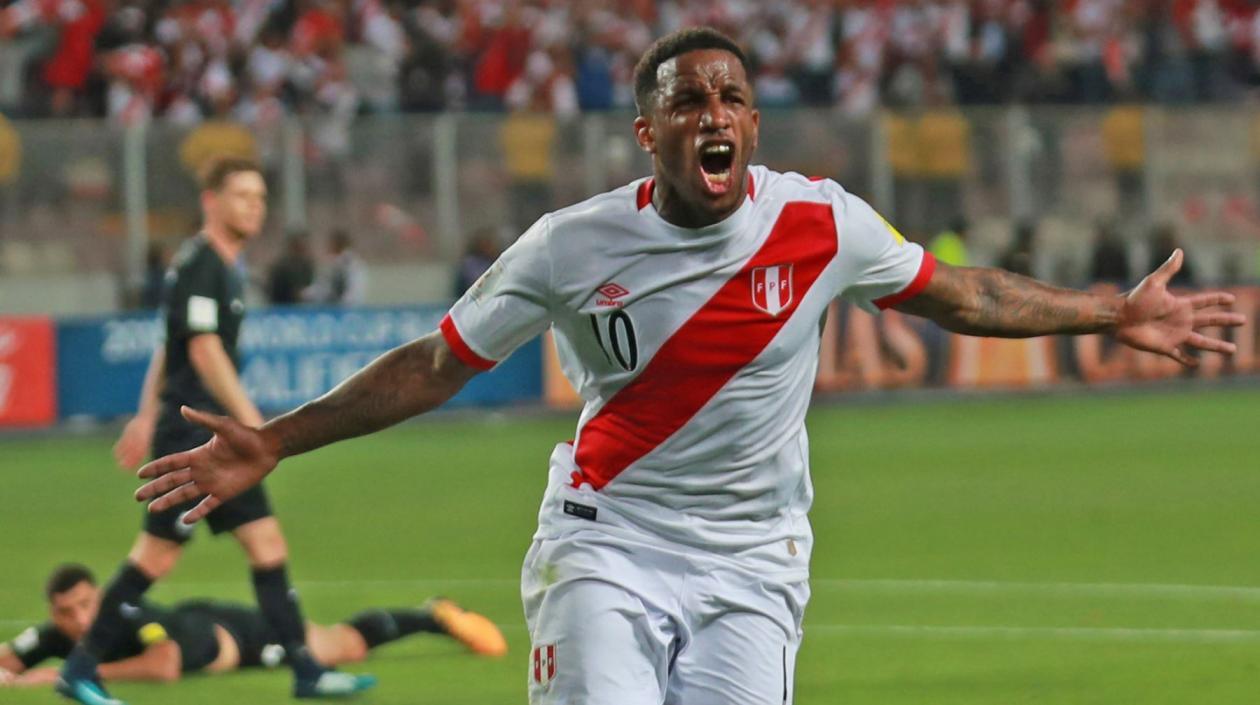 Jefferson Farfán, delantero peruano. 