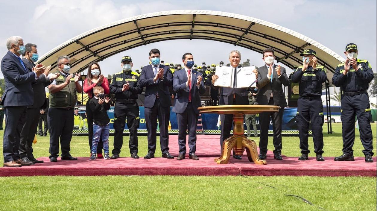 El Presidente Iván Duque, tras la sanción de la Ley.