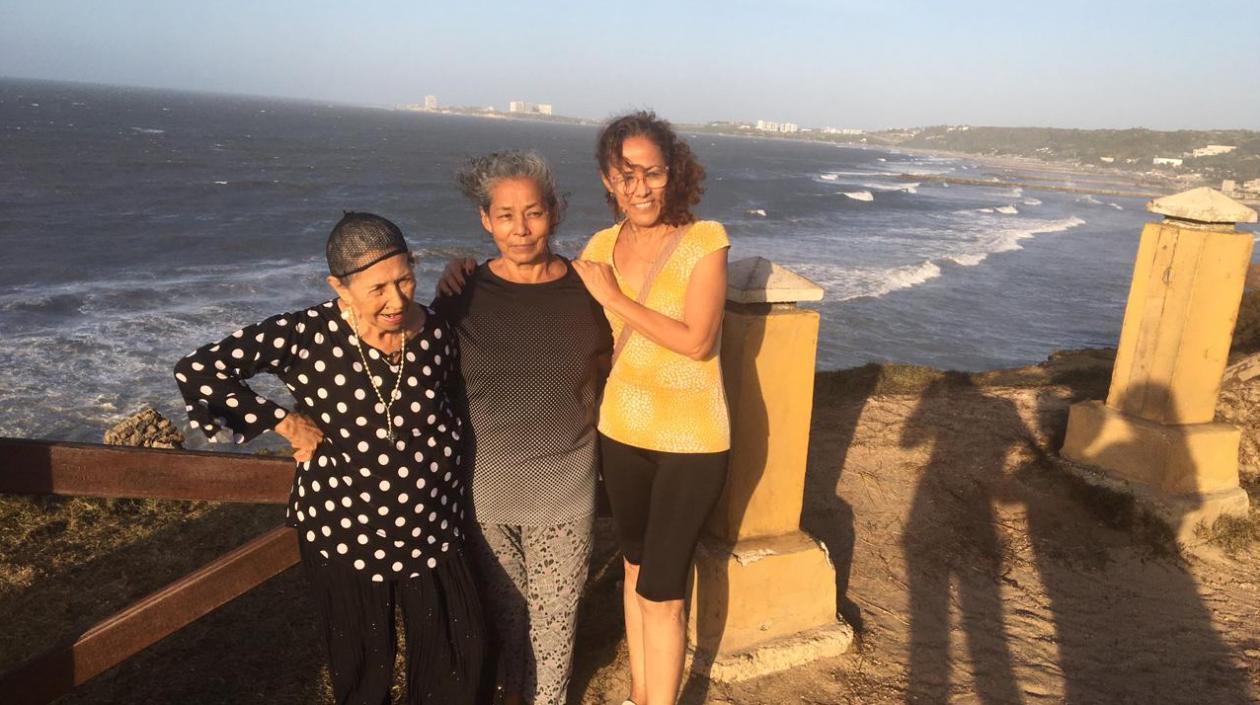 Maria del Carmen, Isabel y Élsida