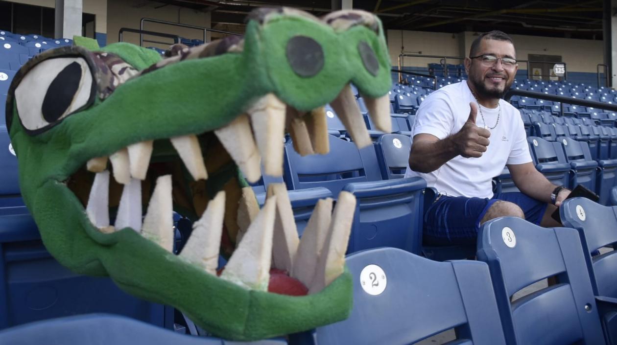 Willy De la Hoz con su característico disfraz. 