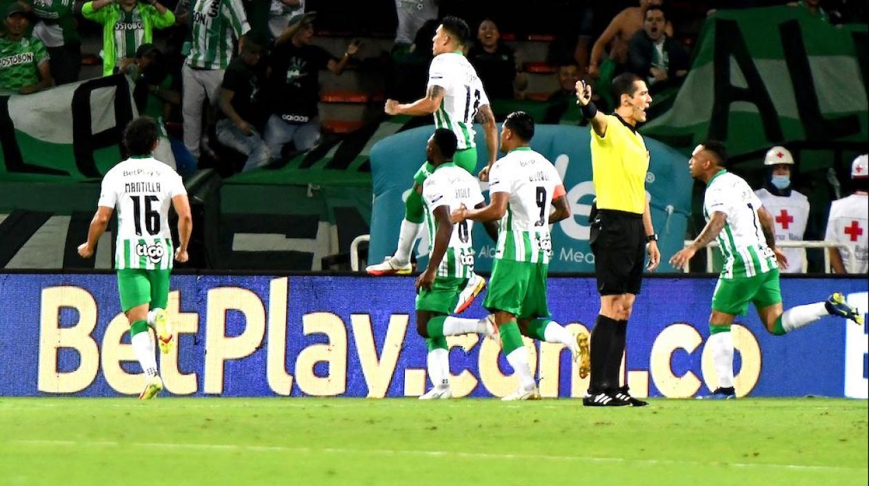 Jugadores del Atlético Nacional celebrando el 1-0 frente al Junior.