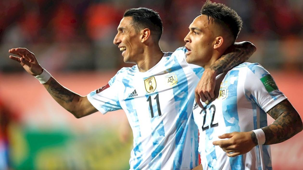 Ángel Di María y Lautaro Martínez, autores de los goles que abrieron la victoria argentina.