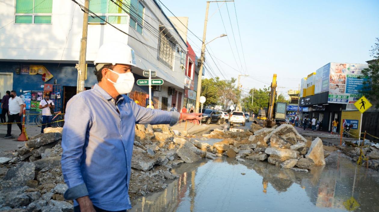 El alcalde Rodolfo Ucrós en el lugar de las obras. 