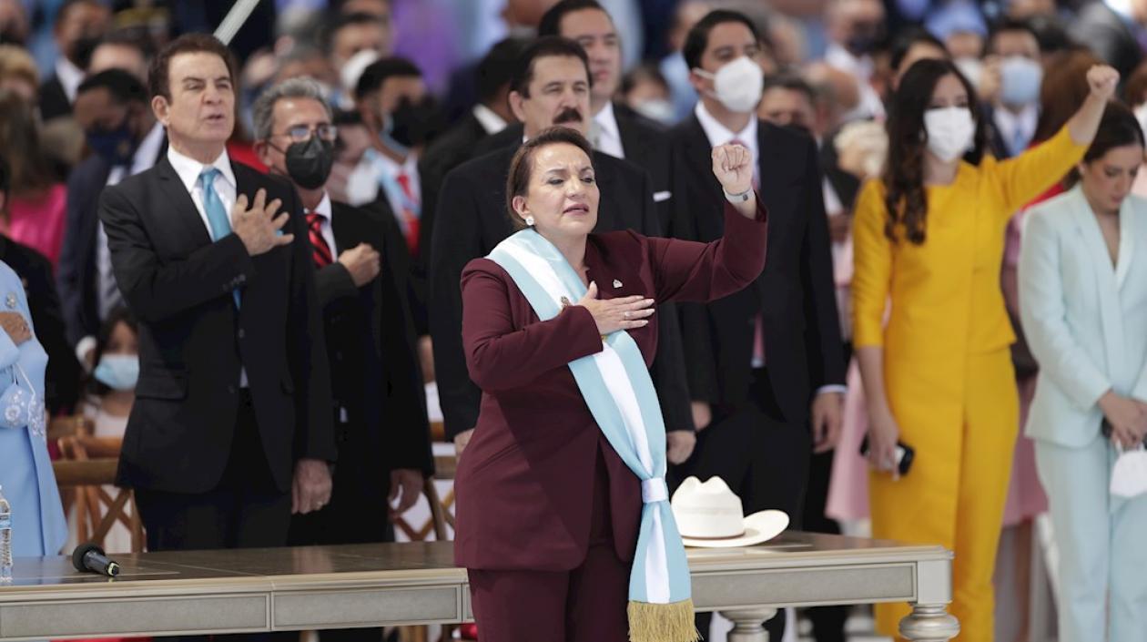 La presidente electa Xiomara Castro jura como nueva presidente de Honduras.