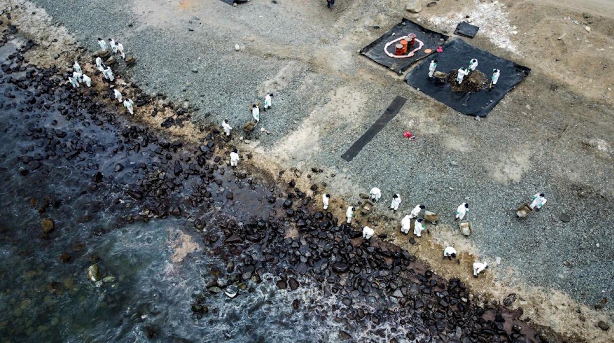 Imagen del derrame de crudo.