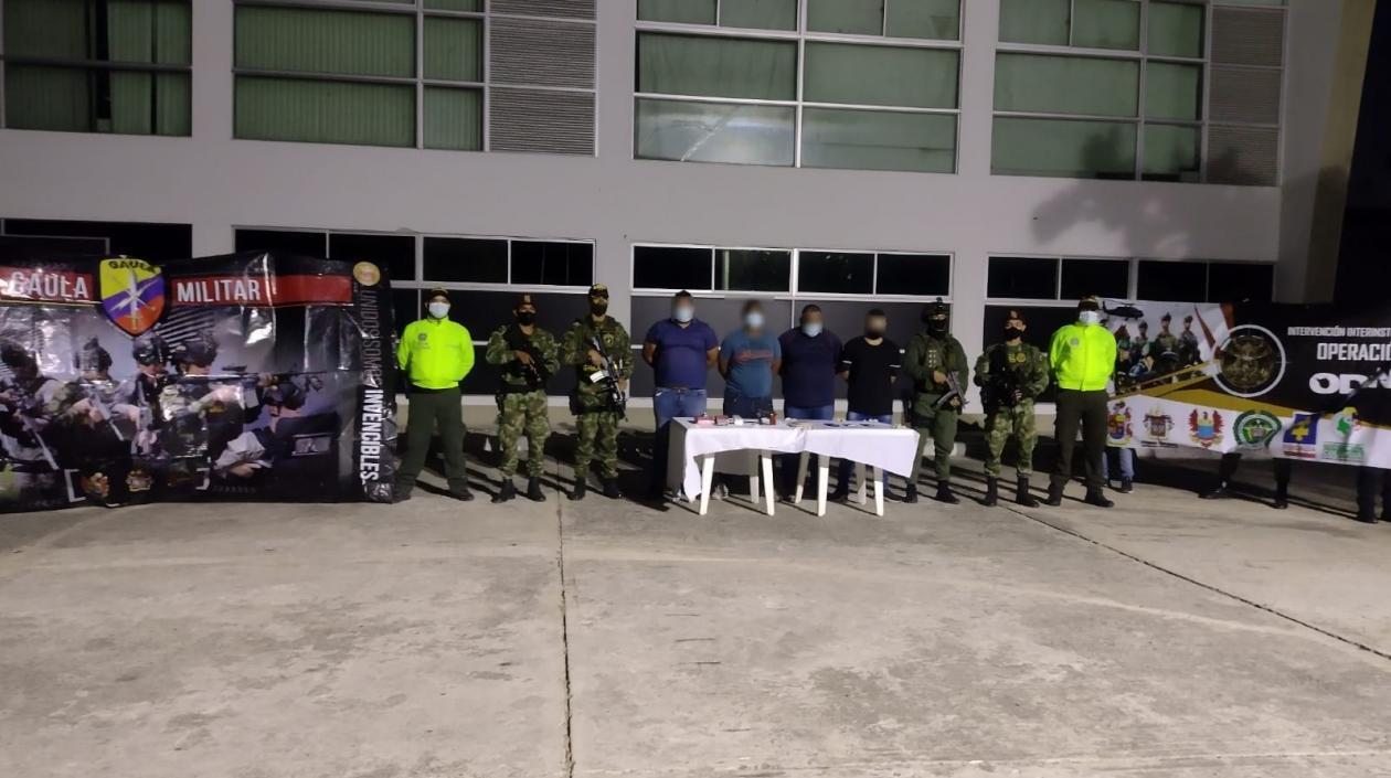 Varios de los capturados en los operativos. 