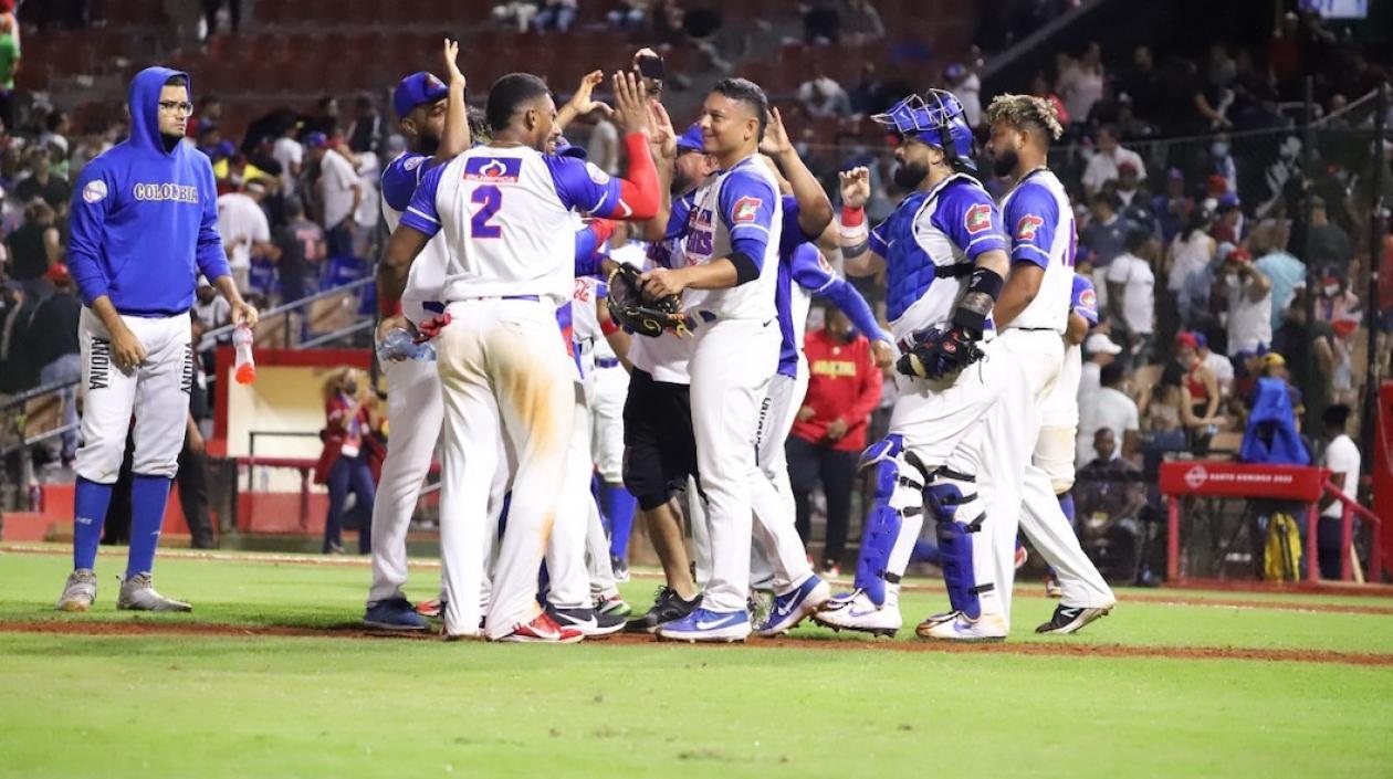 Ronald Ramírez celebrando con sus compañeros,